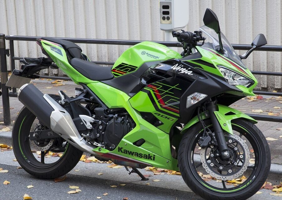 Kawasaki Ninja 400 KRT Edition (facelift model) right side