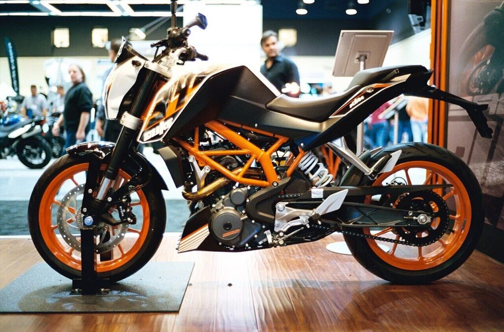 2015 KTM 390 Duke left
